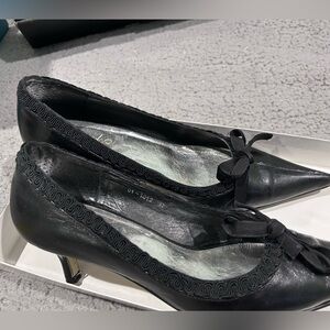 Very nice pair of black pumps, made in Japan